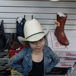 Meet your Posher, Hugo